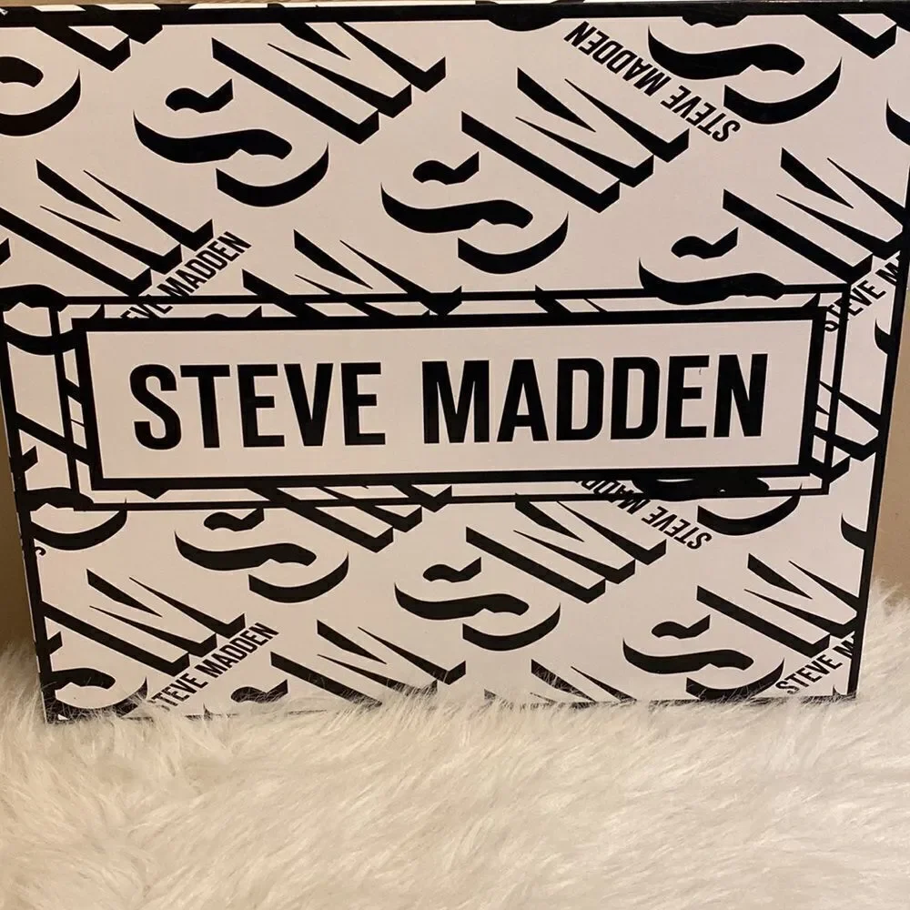 NWT Steve Madden Tote/Crossbody w/ AirPod Case and Hat- 3pc Gift Set - Mauve - Picture 11 of 15